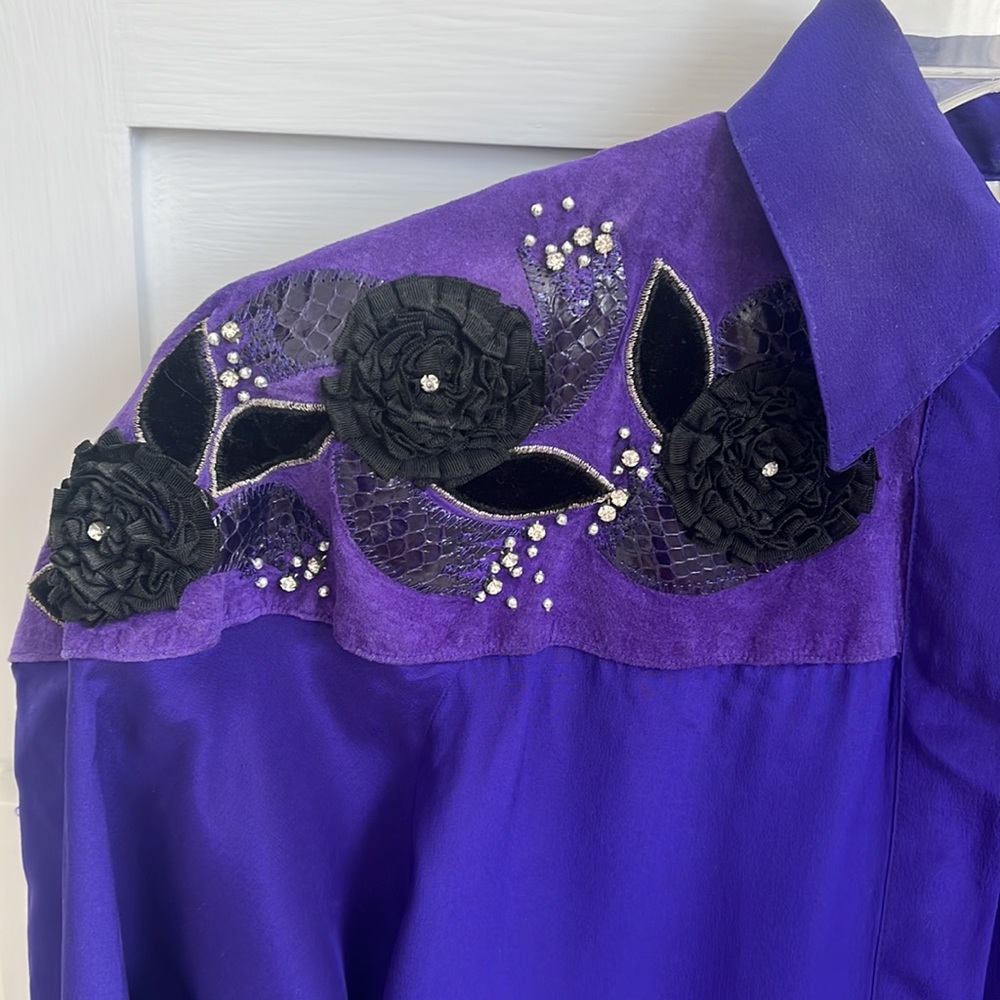 Purple 100% silk Cedars button down blouse with Dillon sleeves. - Picture 4 of 8